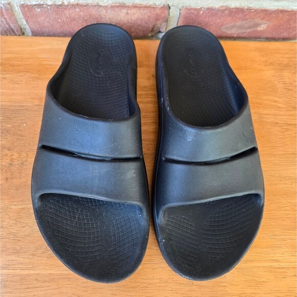 OOFOS mens size 12 - Picture 1 of 10